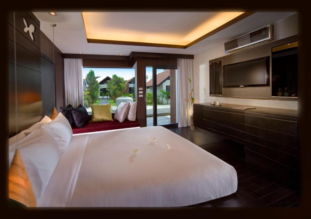 PHUKET KHAO LAK KOH YAO NOI KRABI 28 NIGHTS FROM £1,849PP £49PP DEPOSIT 4 TOP-RATED RESORTS • FLIGHTS • TRANSFERS • BAGGAGE INCLUDED