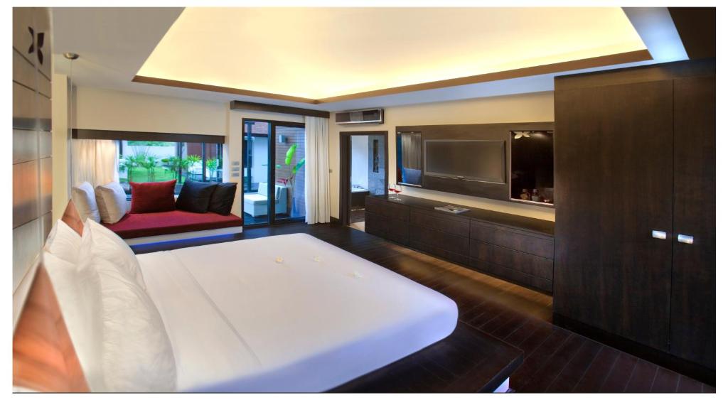 PHUKET KHAO LAK KOH YAO NOI KRABI 28 NIGHTS FROM £1,849PP £49PP DEPOSIT 4 TOP-RATED RESORTS • FLIGHTS • TRANSFERS • BAGGAGE INCLUDED
