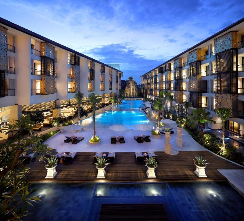 10 Nights Holiday at Trans Resort Bali & Atlantis the Palm with Breakfast