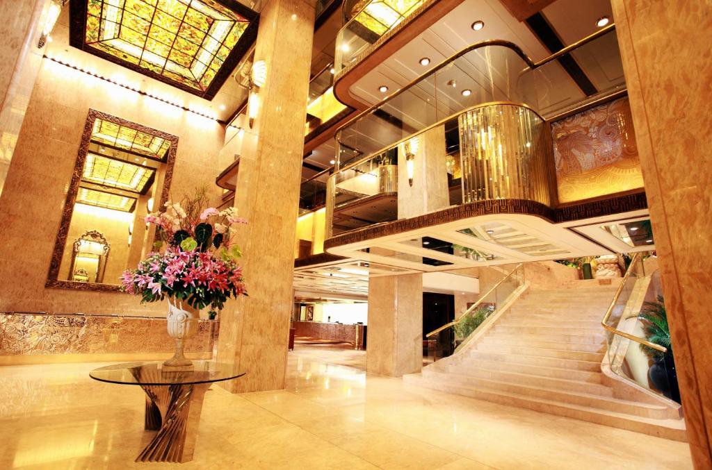 Embark on a 14-Night Asian Escape! Explore the vibrant streets of Hong Kong, the charm of Bangkok, the serenity of Chiang Mai, and the tropical paradise of Bali
