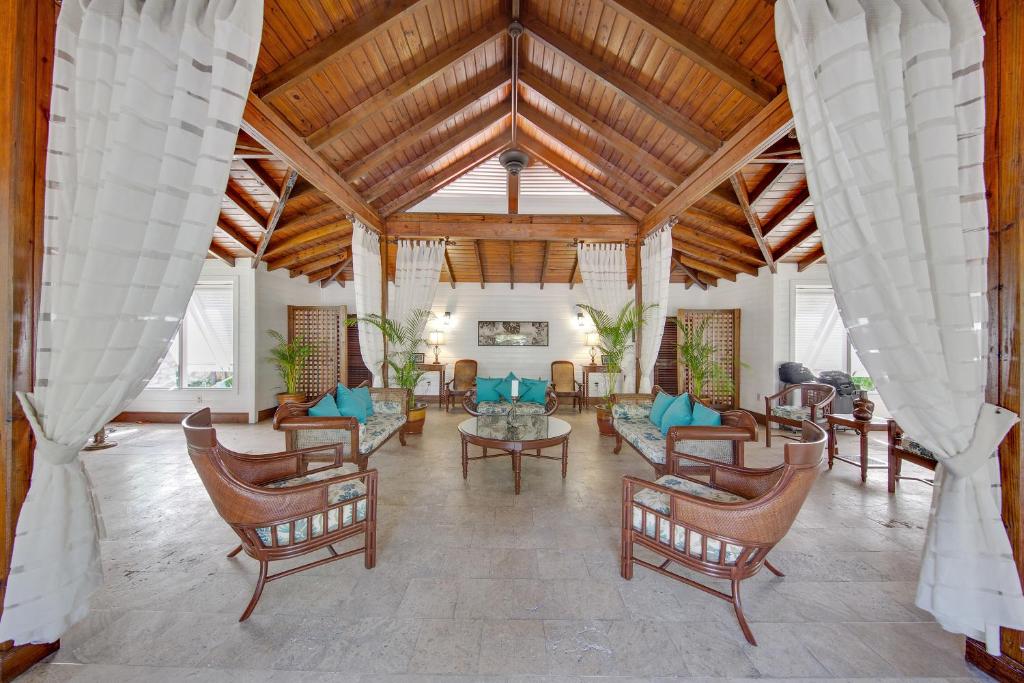 Explore the enchanting Antigua Attractions on a Fantastic 07 Night Getaway, all for just £1799pp