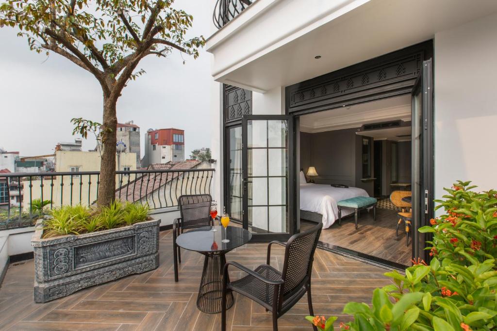 14 NIGHTS Vietnam & Thailand Luxury Escape All ground & ferry transfers Included Price starting FROM JUST £1,999/pp