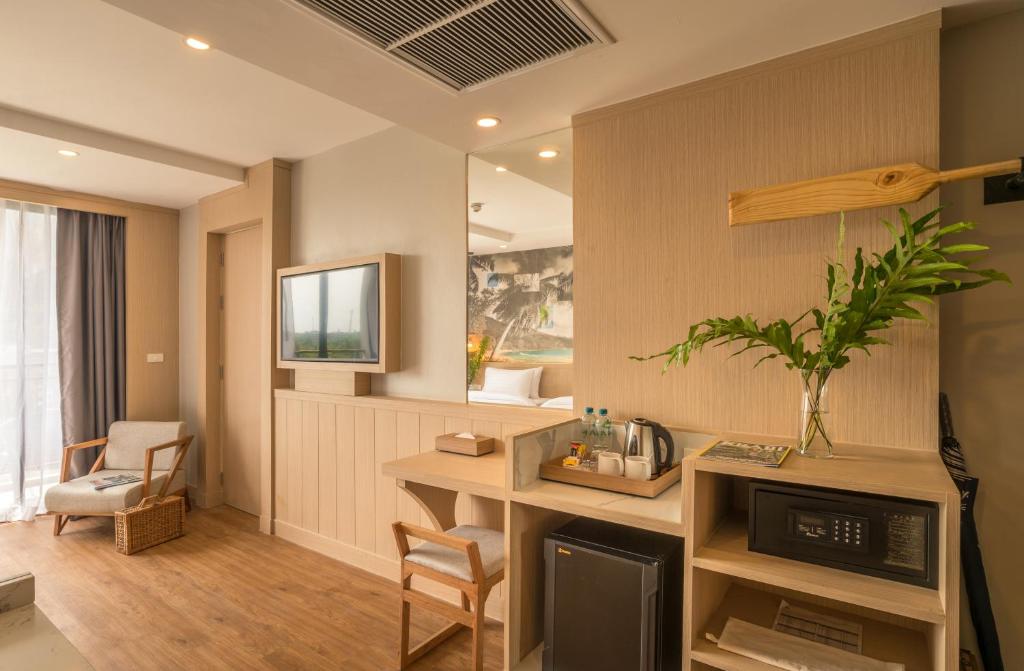 12 Nights of Tranquility! Experience The Luxury Safari Life, Beach sunset and Lake Adventure at Khao Lak, Elephant Hills & Krabi including Flights & Transfers just in £1499pp