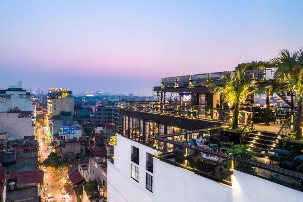 14 NIGHTS Vietnam & Thailand Luxury Escape All ground & ferry transfers Included Price starting FROM JUST £1,999/pp