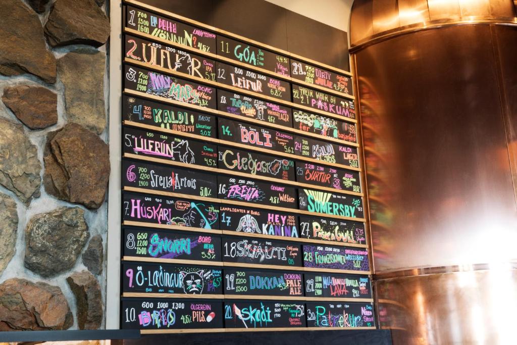 10 Nights Holiday at Iceland, Niagara Falls, and New york