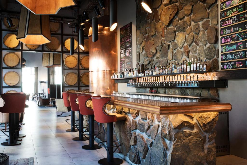 10 Nights Holiday at Iceland, Niagara Falls, and New york