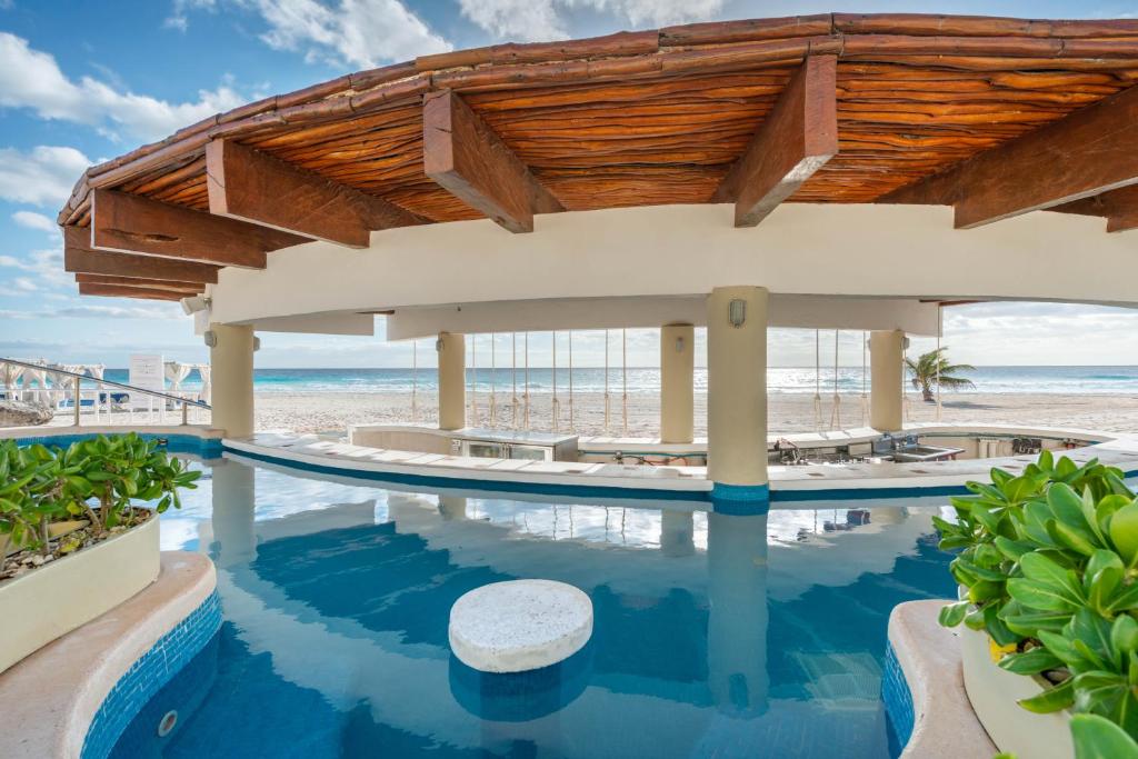 Travel to Orlando, Florida to experience the thrill & adventure