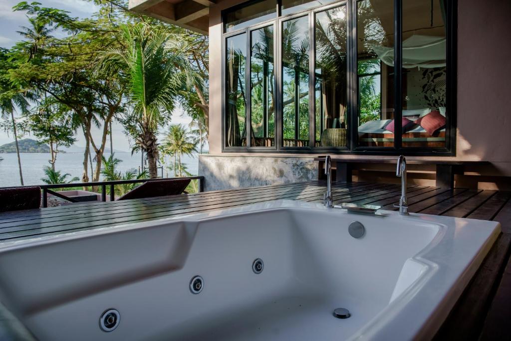 10 nights Island Hopping Thailand’s Best-Kept Secrets Revealed! “Koh Chang, Koh Khood, Koh Mask,