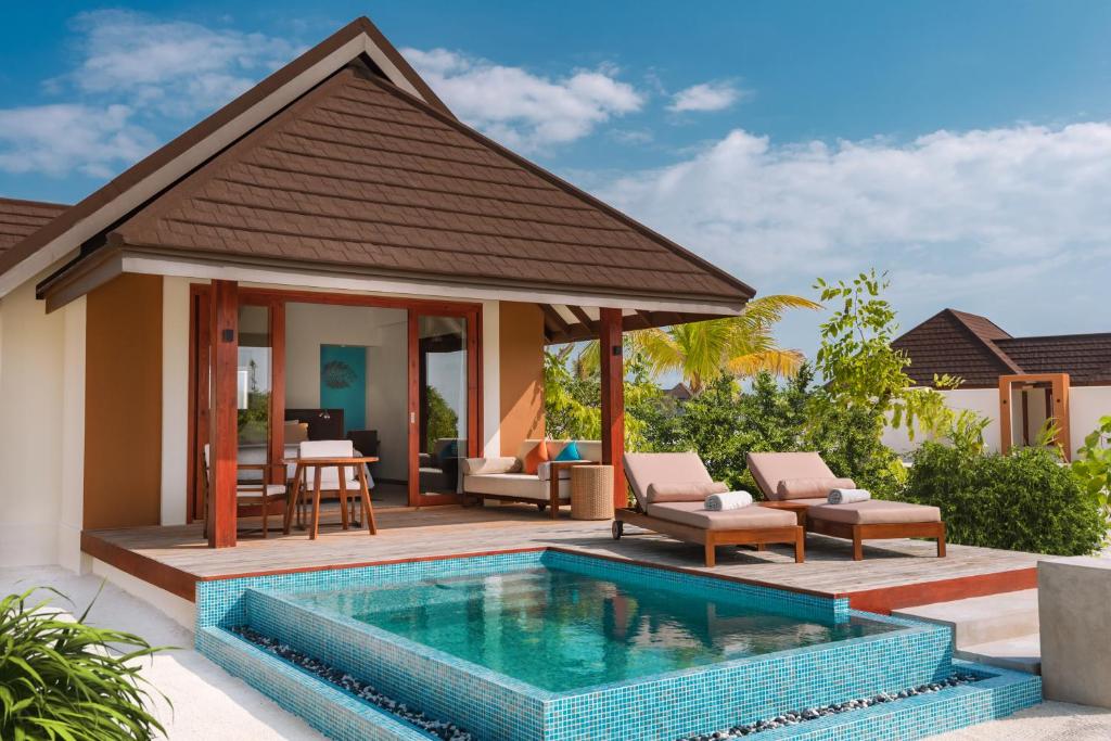 Ignite romance with a 10 Nights Stay at Varu by Atmosphere Water Villa with Pool Maldives and Fairmont Palm Dubai
