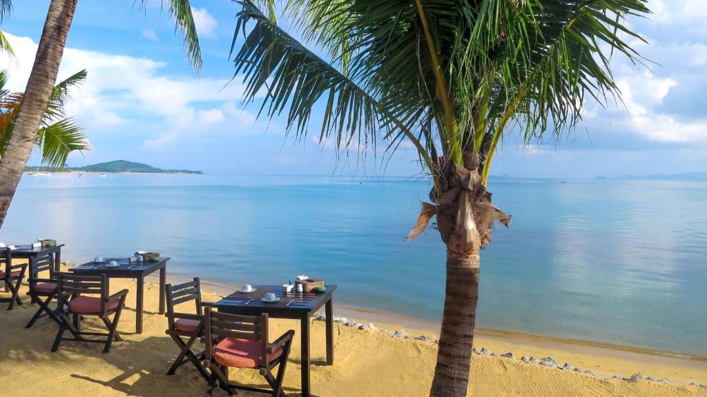 PHUKET KHAO LAK KOH YAO NOI KRABI 28 NIGHTS FROM £1,849PP £49PP DEPOSIT 4 TOP-RATED RESORTS • FLIGHTS • TRANSFERS • BAGGAGE INCLUDED
