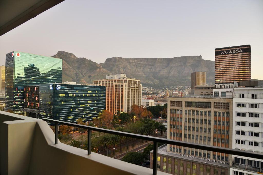 14 NIGHTS. BIG 5. PRIVATE PLUNGE POOL. WHITE-SAND BEACHES. £6,599 PER COUPLE.