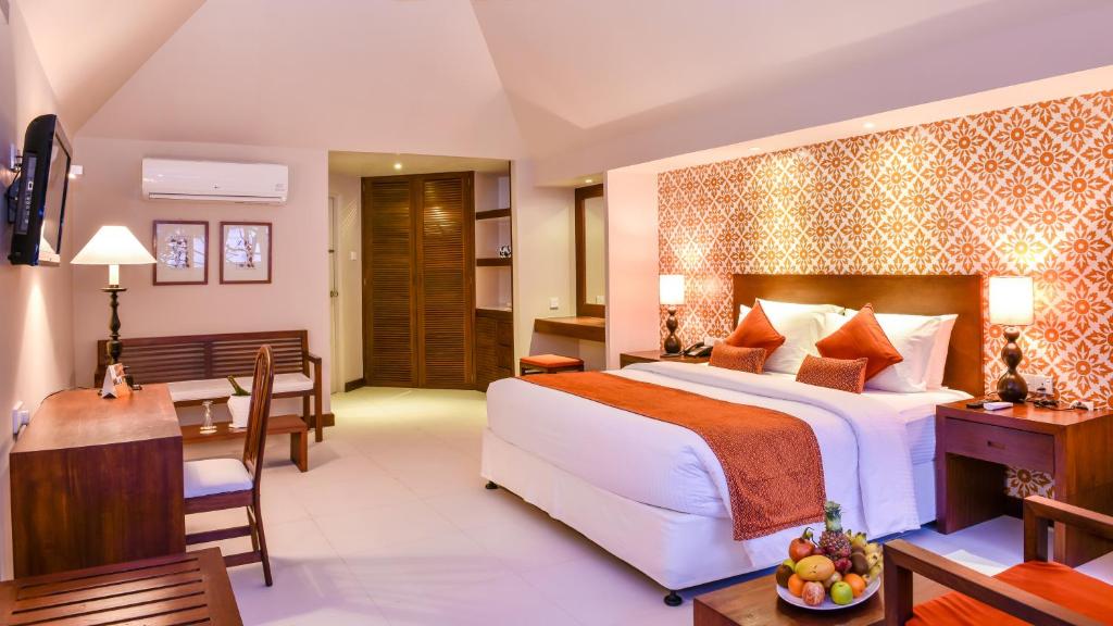 Dream Maldives Getaway: 7 Nights Adaaran Select Hudhuranfushi All Inclusive Premium Combined Return Speedboat Transfer included Price starting from £1,599pp