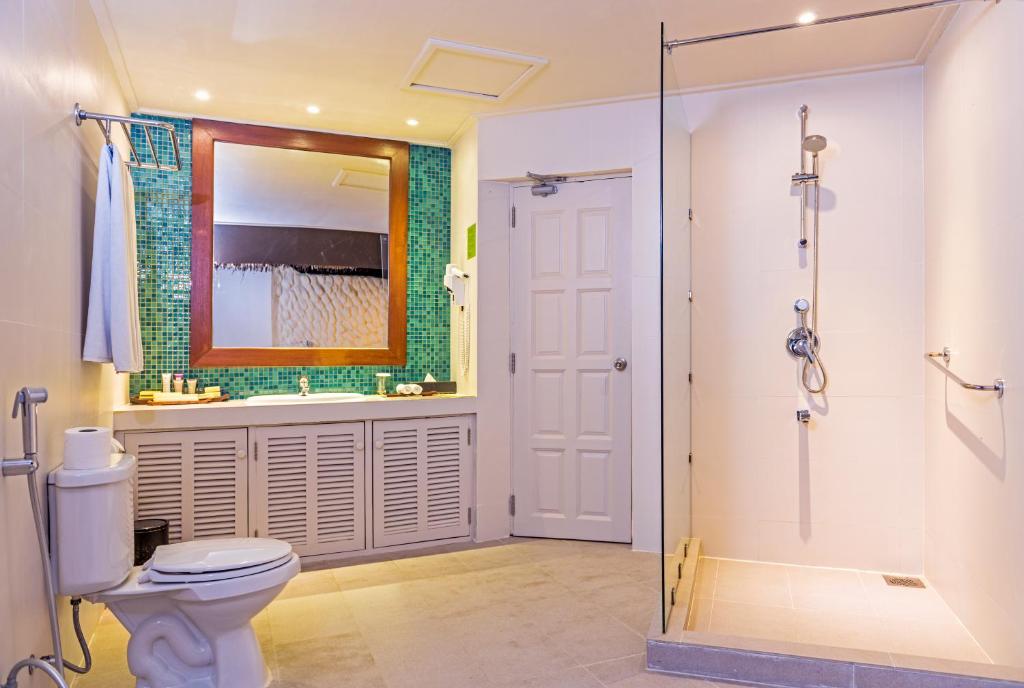 Dream Maldives Getaway: 7 Nights Adaaran Select Hudhuranfushi All Inclusive Premium Combined Return Speedboat Transfer included Price starting from £1,599pp