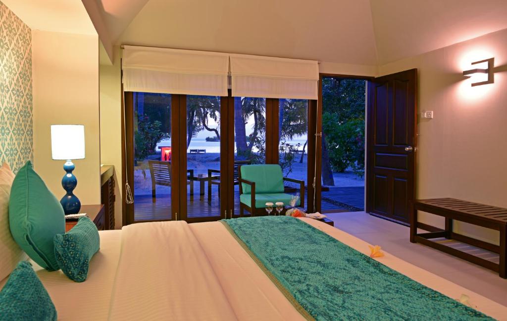 Dream Maldives Getaway: 7 Nights Adaaran Select Hudhuranfushi All Inclusive Premium Combined Return Speedboat Transfer included Price starting from £1,599pp