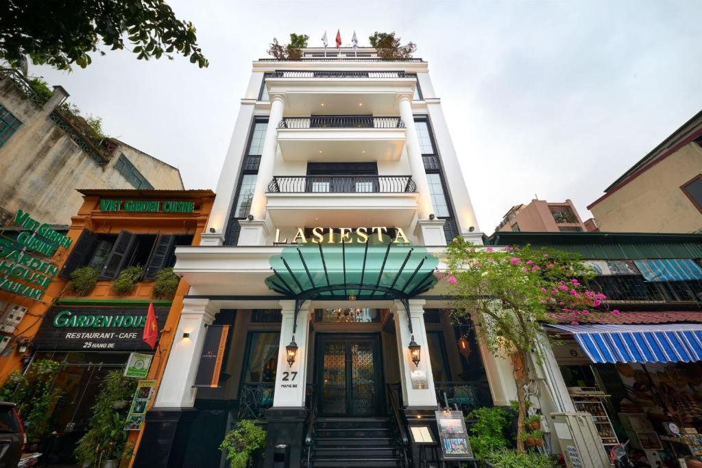 14 NIGHTS Vietnam & Thailand Luxury Escape All ground & ferry transfers Included Price starting FROM JUST £1,999/pp