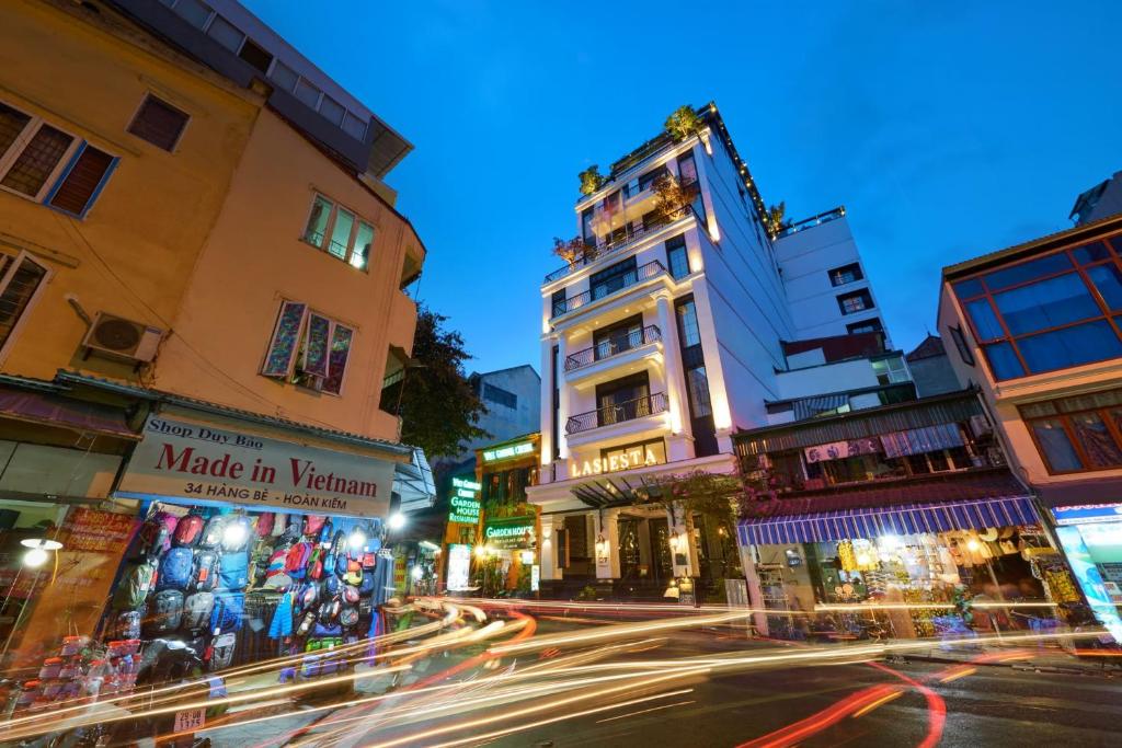 14 NIGHTS Vietnam & Thailand Luxury Escape All ground & ferry transfers Included Price starting FROM JUST £1,999/pp