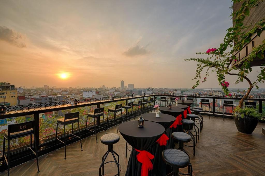14 NIGHTS Vietnam & Thailand Luxury Escape All ground & ferry transfers Included Price starting FROM JUST £1,999/pp