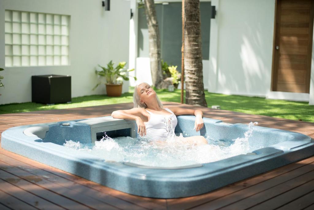 Exclusive 07 Nights You & Me Cocoon Maldives at Aqua Suite with Slide w/flight Transfers,