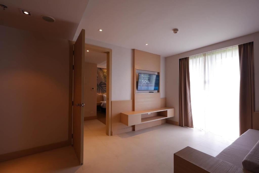 10 Nights Holiday at Panan Krabi Resort, Hard Rock Pattaya & Century Park with Breakfast