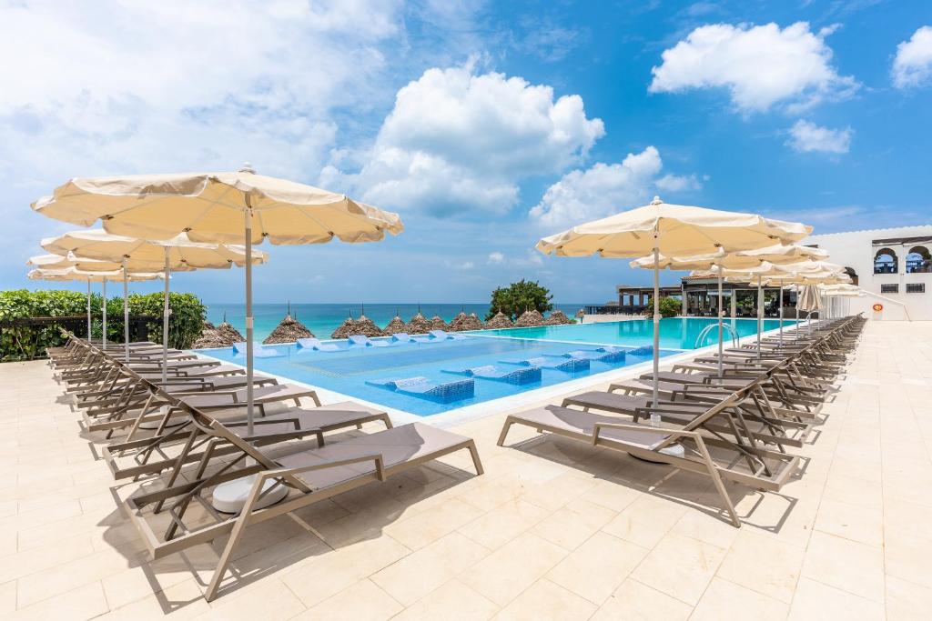 TANZANIA SAFARI (TARANGIRE & NGORONGORO) + ZANZIBAR BEACH – 10 NIGHTS FROM £2,799pp