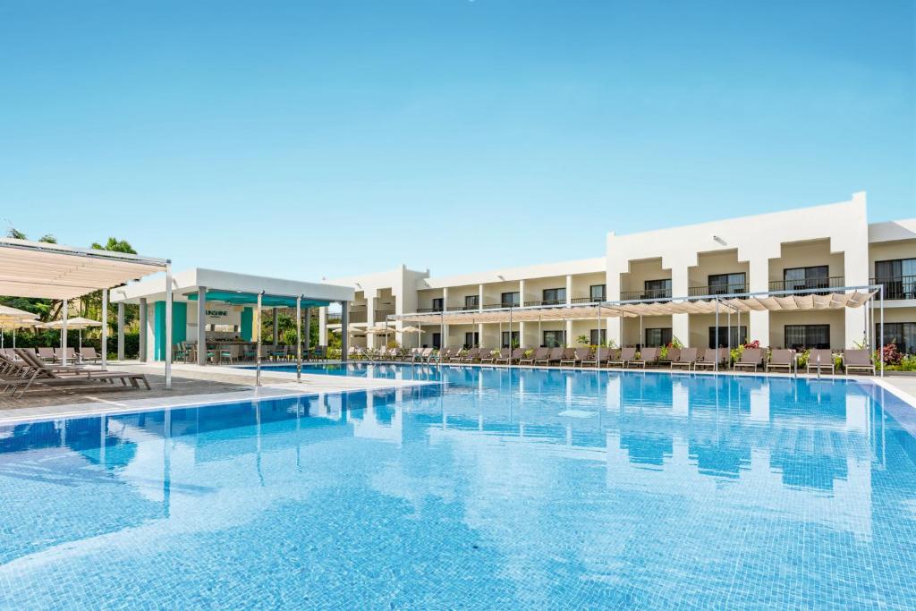 TANZANIA SAFARI (TARANGIRE & NGORONGORO) + ZANZIBAR BEACH – 10 NIGHTS FROM £2,799pp