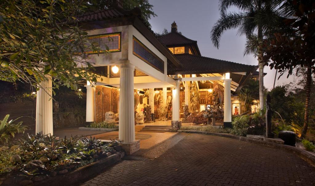 Enjoy the best of each Destination-Kuala Lumpur, Singapore, Bali & Ubud in a 12 Night Journey with flights and transfers