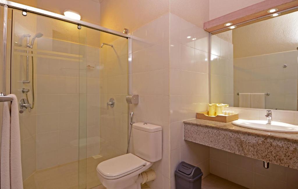 “Experience the Best of Both Worlds: 10 Nights in Abu Dhabi and the Maldives”