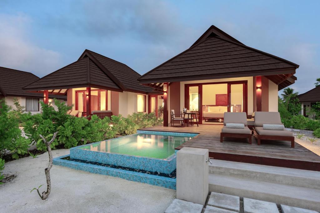 Ignite romance with a 10 Nights Stay at Varu by Atmosphere Water Villa with Pool Maldives and Fairmont Palm Dubai