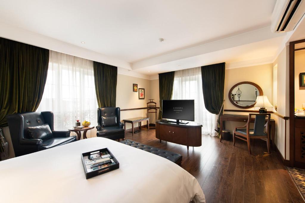 12 Nights Holiday at Phuket, Hanoi & Bangkok with Breakfast