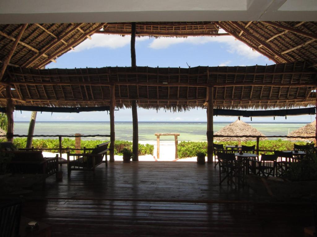 10 Nights From the Dazzling Skylines of Dubai to the Turquoise Shores of Zanzibar Price starting from £1599pp!