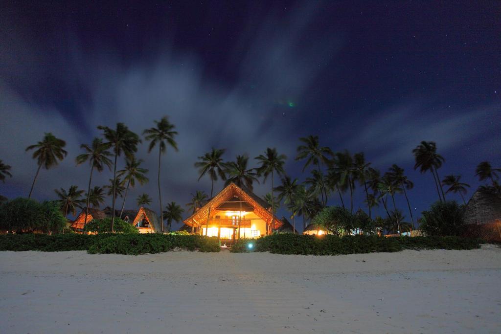 10 Nights From the Dazzling Skylines of Dubai to the Turquoise Shores of Zanzibar Price starting from £1599pp!