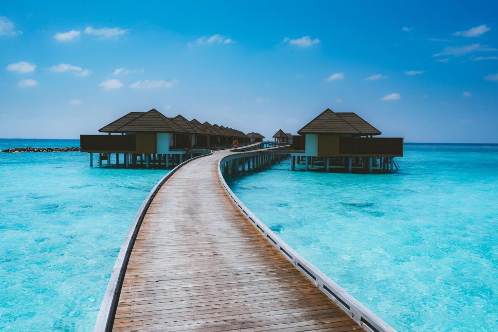 Ignite romance with a 10 Nights Stay at Varu by Atmosphere Water Villa with Pool Maldives and Fairmont Palm Dubai