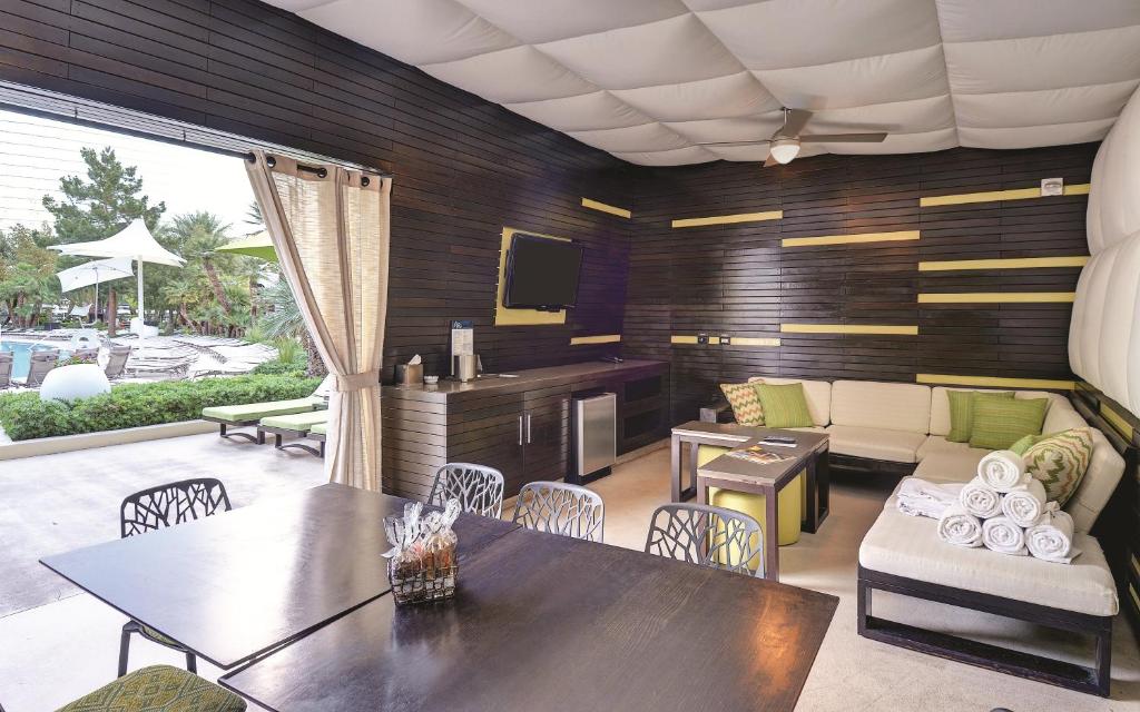 “Double Delight: 10 Nights in Las Vegas & Cancun – A Perfect Fusion of Entertainment and Tropical Paradise” Starting fr. £1999 PP