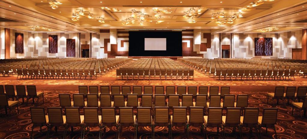 “Double Delight: 10 Nights in Las Vegas & Cancun – A Perfect Fusion of Entertainment and Tropical Paradise” Starting fr. £1999 PP