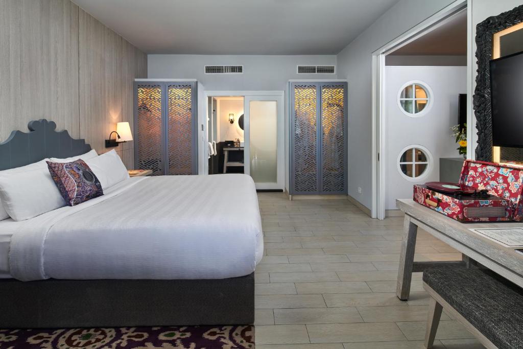 10-Night Luxury City Holiday in Dubai, Singapore, and Bali with Breakfast