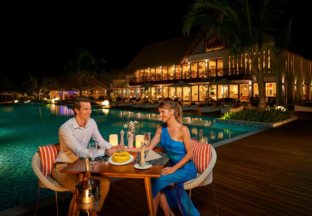 10 Nights Holiday at Mercure Maldives Koddoo & Jumeirah Zabeel Saray with All Inclusive
