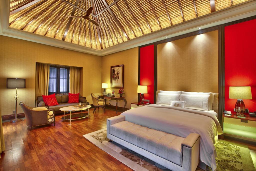 10 Nights Holiday at Trans Resort Bali & Atlantis the Palm with Breakfast