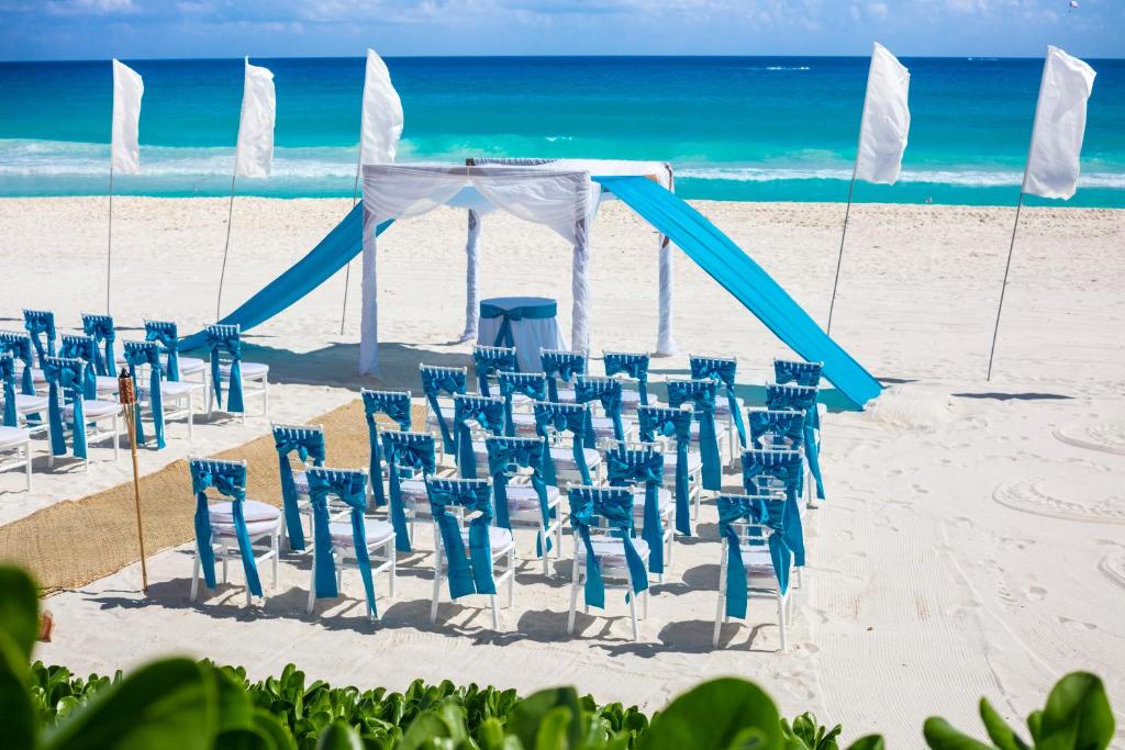 10 Nights Holidat at Cancun & Las Vegas with Standard room