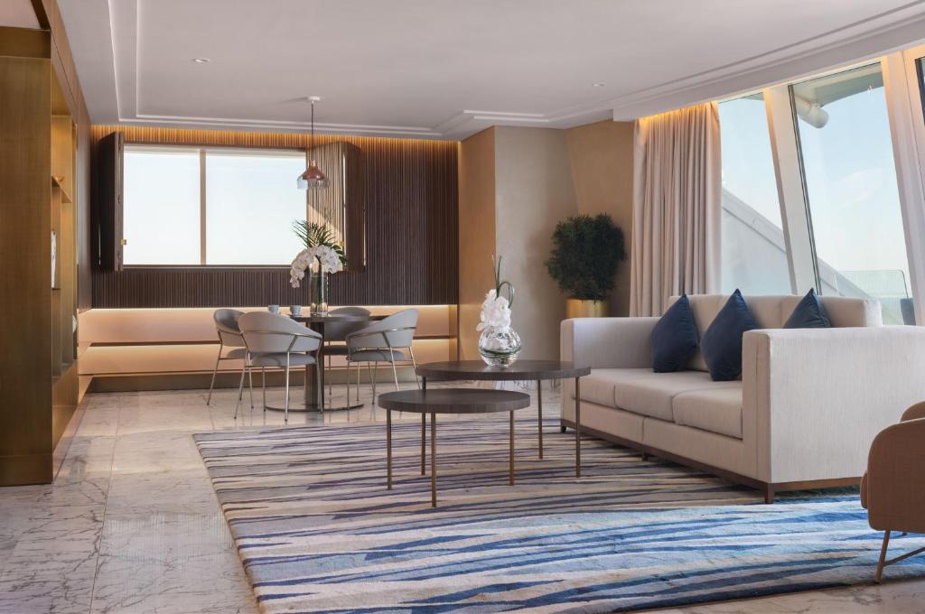 10 Nights of Unmatched Luxury Dubai Elegance Meets Maldivian Paradise Free Upgrade to Lagoon Villa + Pool & SLide with 24 Hour Premium All-Inclusive Benefits Only in £2999/PP