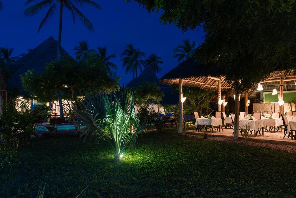 10 Nights From the Dazzling Skylines of Dubai to the Turquoise Shores of Zanzibar Price starting from £1599pp!
