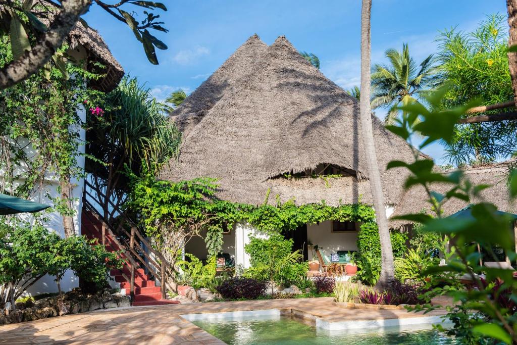 10 Nights From the Dazzling Skylines of Dubai to the Turquoise Shores of Zanzibar Price starting from £1599pp!