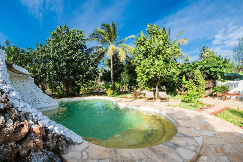 10 Nights From the Dazzling Skylines of Dubai to the Turquoise Shores of Zanzibar Price starting from £1599pp!