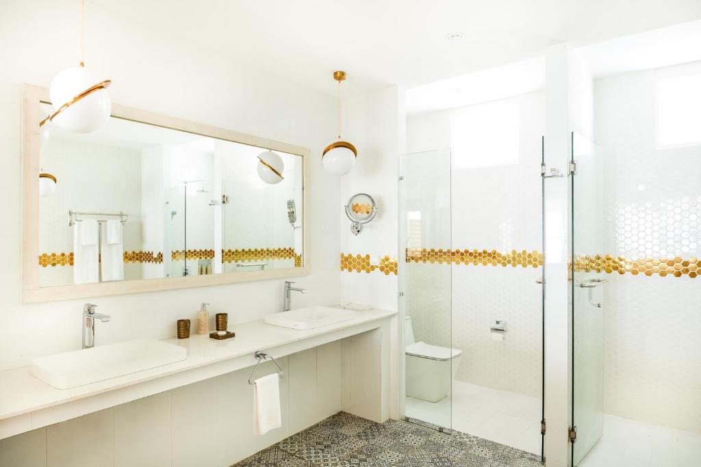 Family, Deal Extravaganza: 07 Nights Stay at Grand Water Villa Maldives for (2 Adults + 2 Kids up to 14.99 years),w/flights and transfers