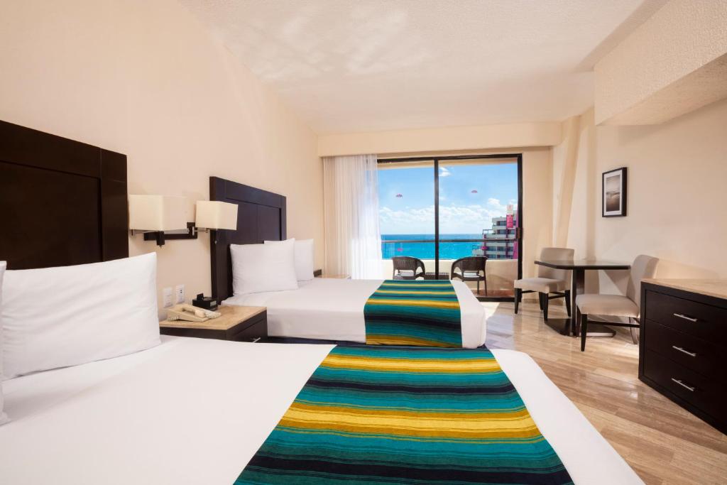 10 Nights Holidat at Cancun & Las Vegas with Standard room