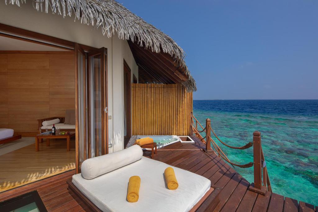 10 Nights Multi-Center holiday break at the Marvelous Maldives & Scintillating Singapore Starting from £1799 pp
