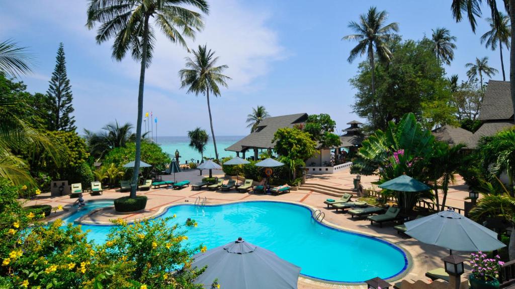 14 NIGHTS Incredible Thailand Multi-Centre PHUKET • PHI PHI • KRABI Price starting from £1,149pp