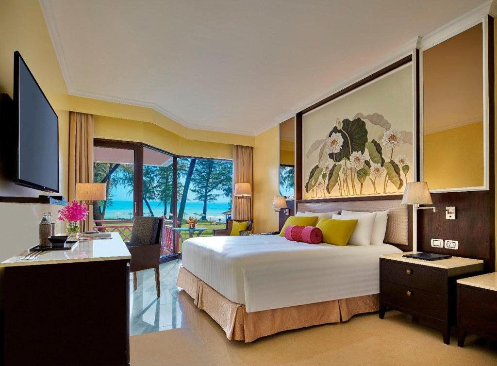 Sun-Kissed Sands and Arabian Nights: Embrace the Magic of Phuket and Dubai on a 10 Night Twin Centre Retreat.