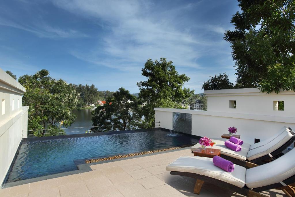 Sun-Kissed Sands and Arabian Nights: Embrace the Magic of Phuket and Dubai on a 10 Night Twin Centre Retreat.