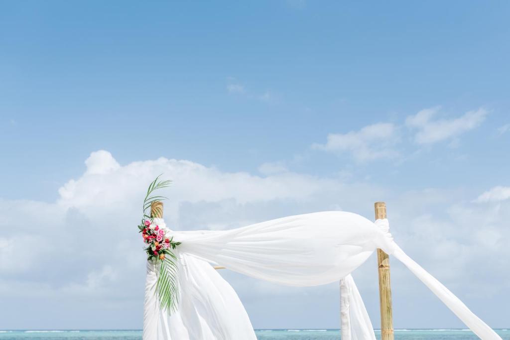 10 Nights From the Dazzling Skylines of Dubai to the Turquoise Shores of Zanzibar Price starting from £1599pp!