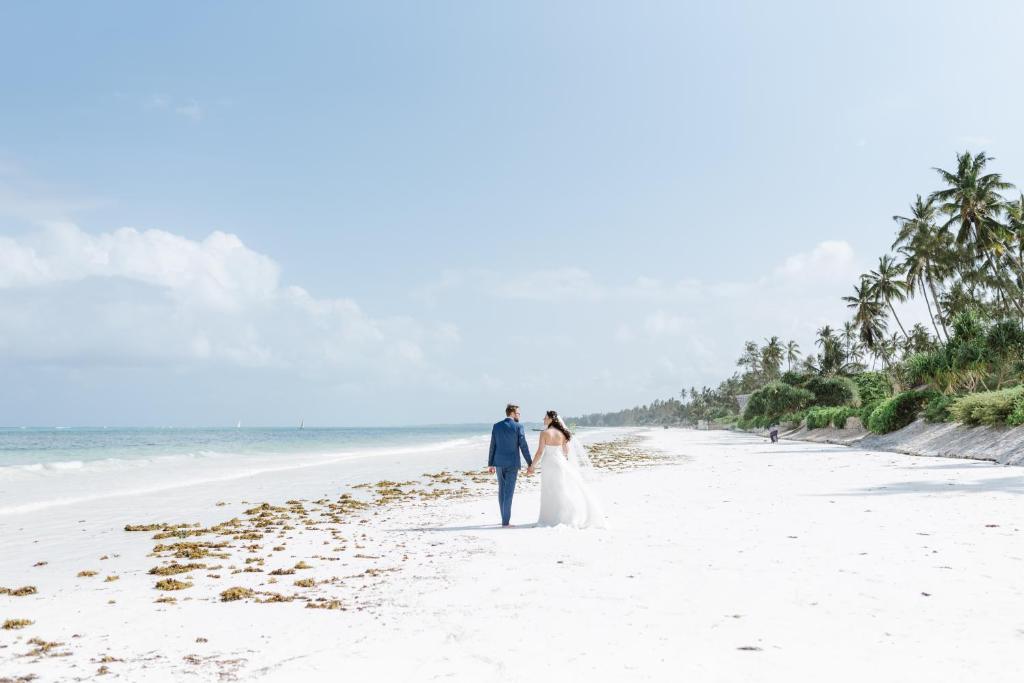 10 Nights From the Dazzling Skylines of Dubai to the Turquoise Shores of Zanzibar Price starting from £1599pp!